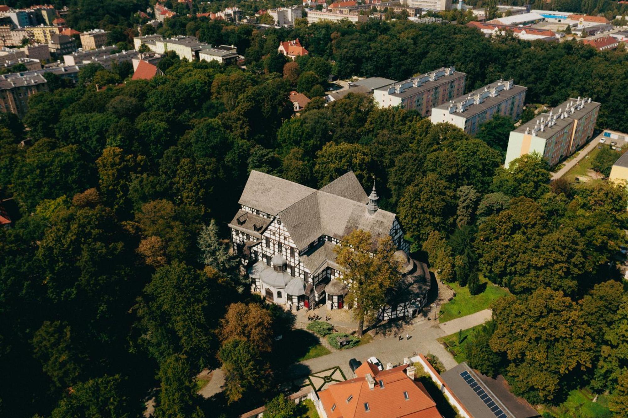 Great Polonia Swidnica City Center Exterior photo